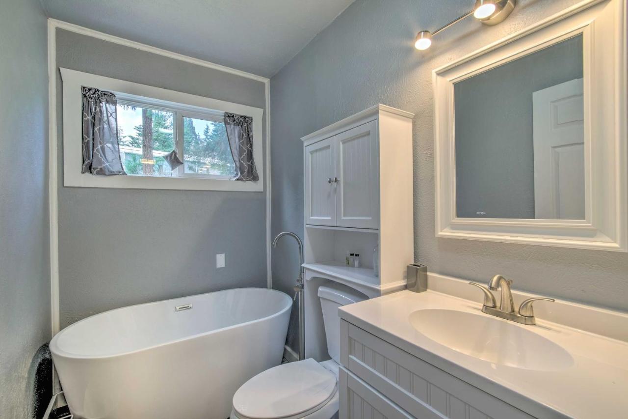 Cozy North Bend Getaway Near Dunes And Ocean! Lakeside Exterior photo